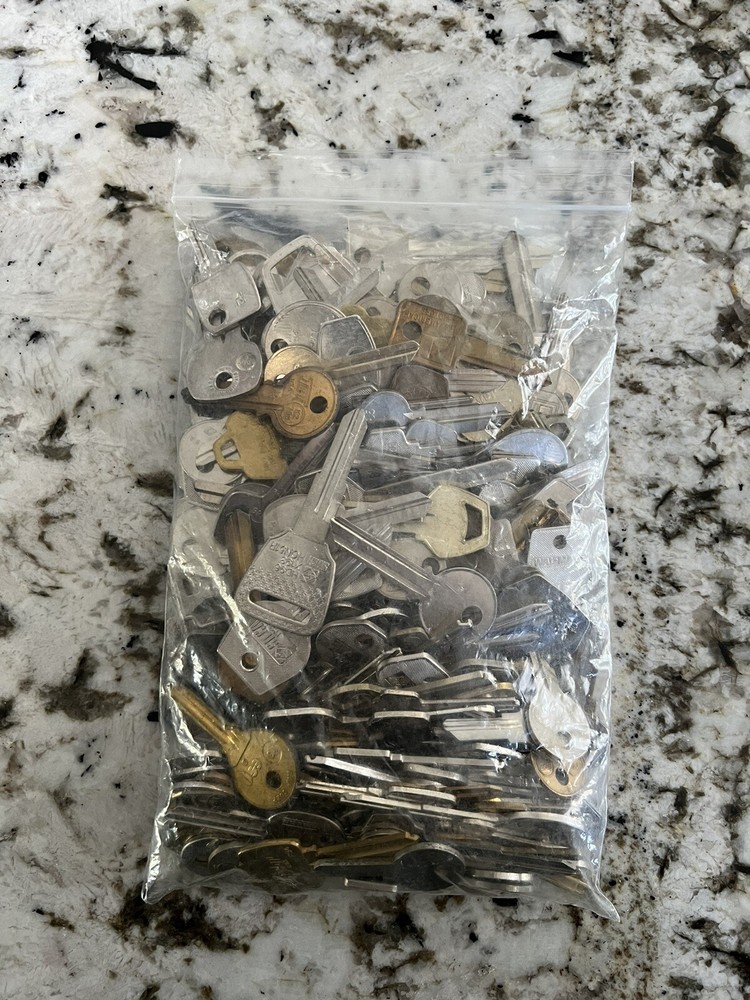 4 Pounds Assorted Keys (Silver/ Gold) For Arts & Crafts/Assemblage Art