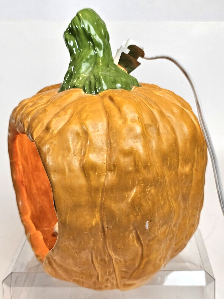 Delora Ceramic Pumpkin w/Thanksgiving Theme