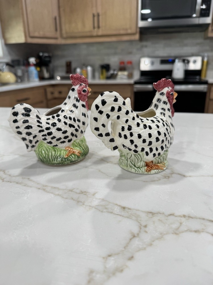 Set Up Two Spotted Chickens