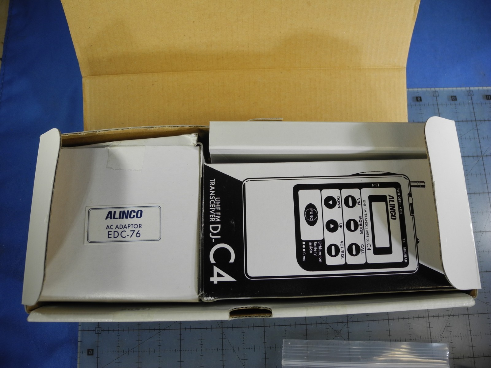 RARE! Alinco DJ-C4 UHF (440MHz) Credit Card Transceiver in box! (Tested!)