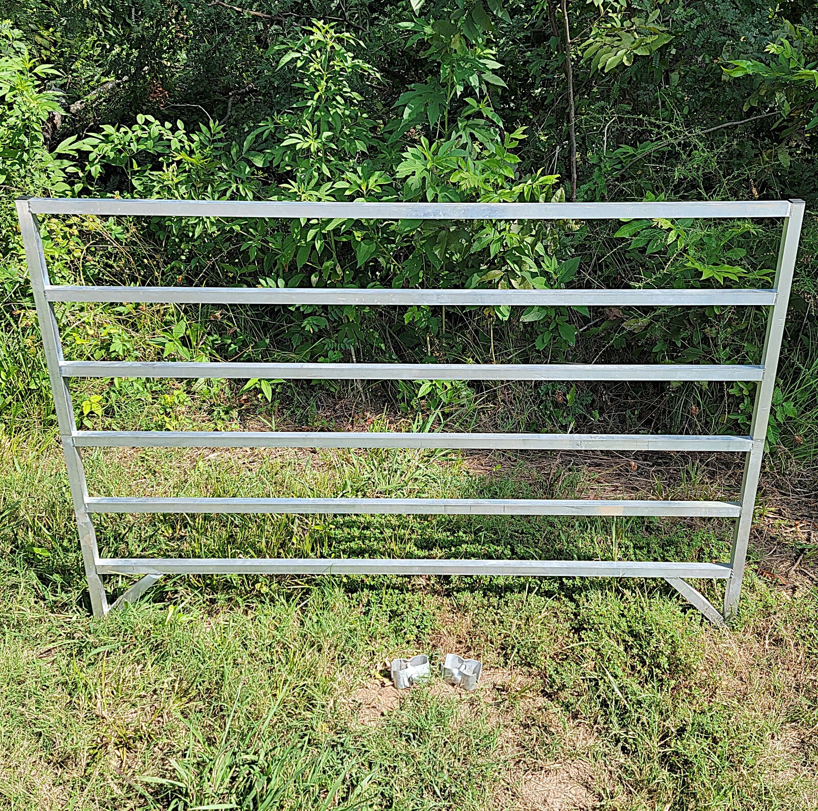 11 PACK OF ALUMINUM 5 Ft LONG 6 RAIL 40" SHEEP & GOAT PANELS & 1 GATE PEN ARENA