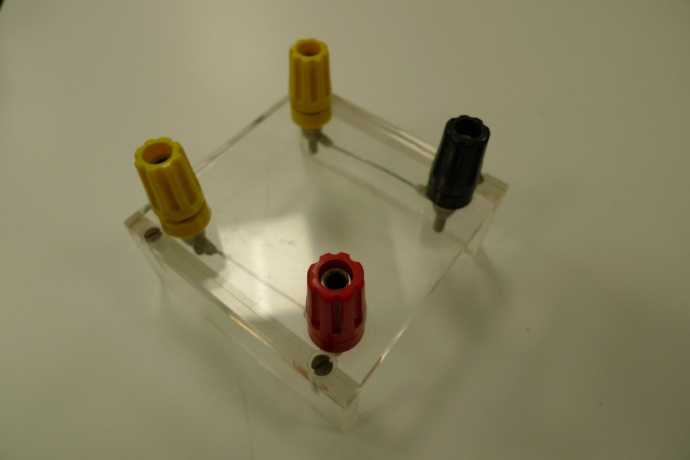 Terminal Sockets 4MM Irwin Perspex Block Electronics Physics Lab Apparatus