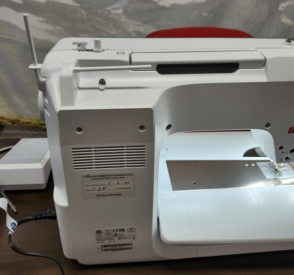 Bernina 735 Sewing Machine! Professionally Serviced!