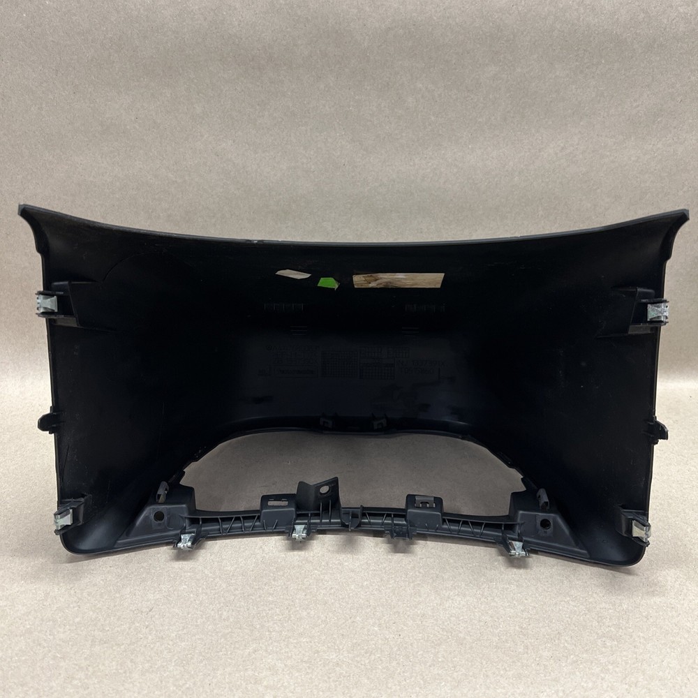 MB Metris front cup holder housing