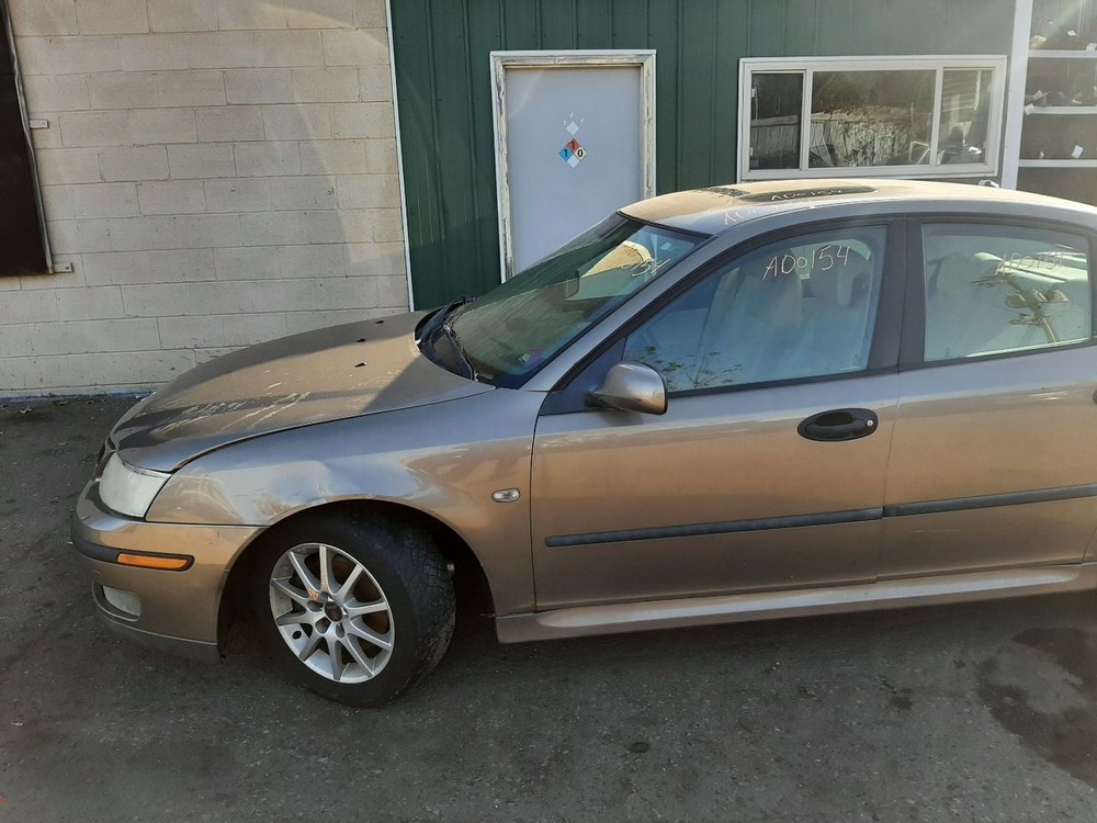 9-3 2004 High Mounted Stop Light 1068772