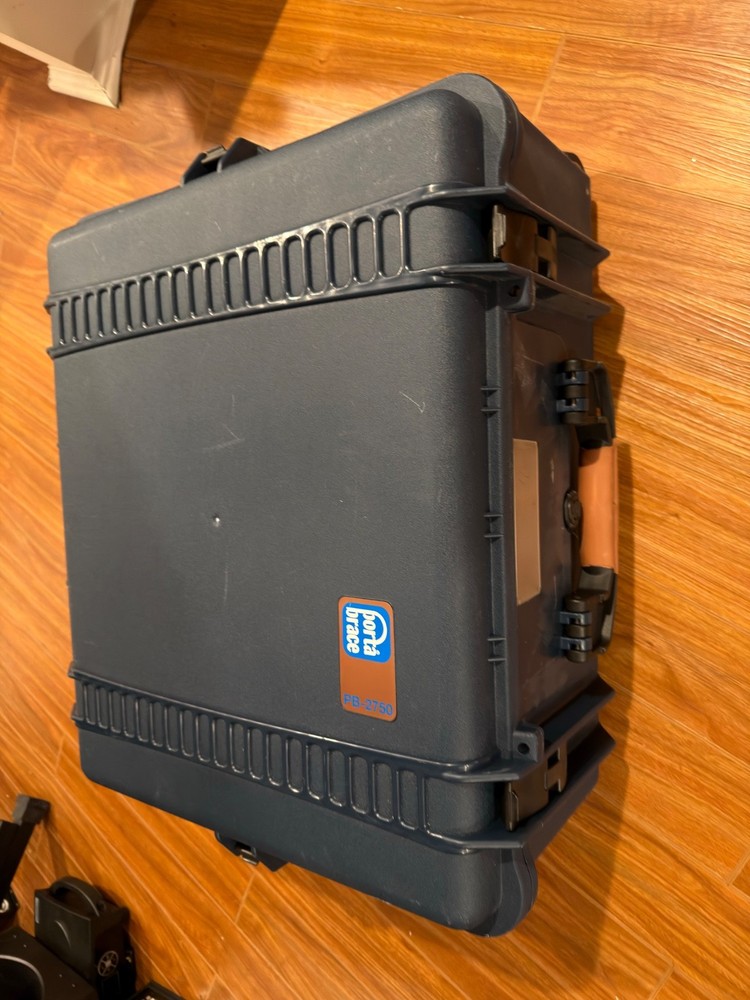 Telmax T2 17" Teleprompter w/ rolling hard case