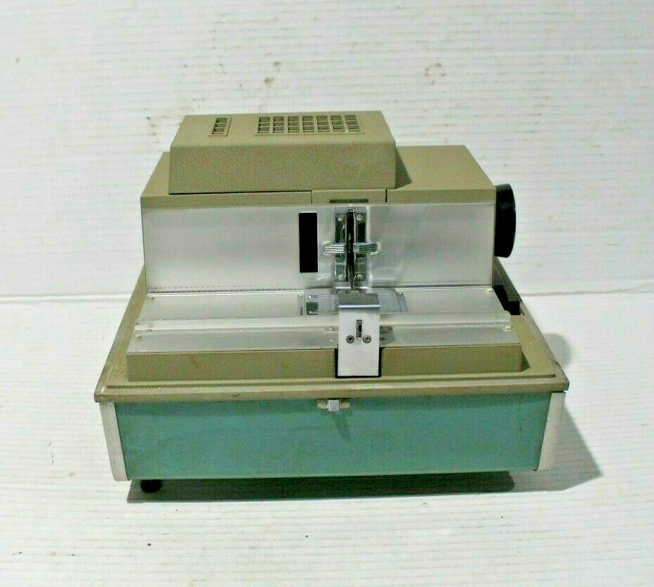 Vtg Argus 500 Automatic Model 58 Projector in case. (Leg does not lock) Tested