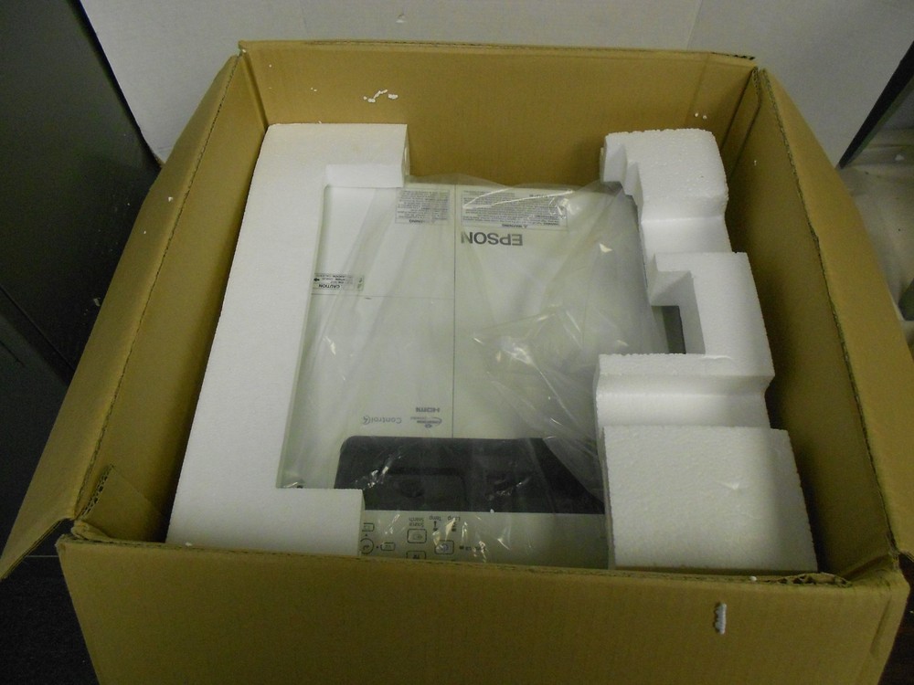 EPSON Brightlink 685WI SHORT THROW Interactive Projector 2-3K HOURS BUNDLE