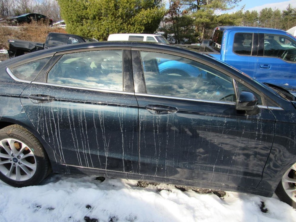 FUSION 2020 Glove Box 1022907