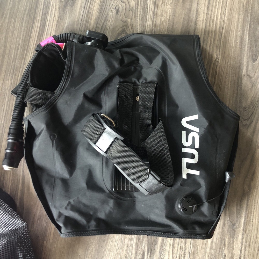 Tusa Dive Vest and Regulator Set