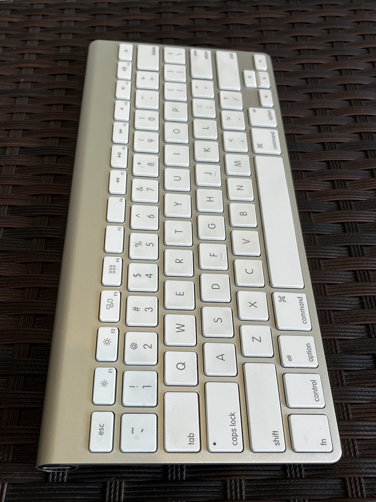 Apple Wireless Keyboard A1314 & Magic Mouse A1296 – Bluetooth Mac Bundle Set