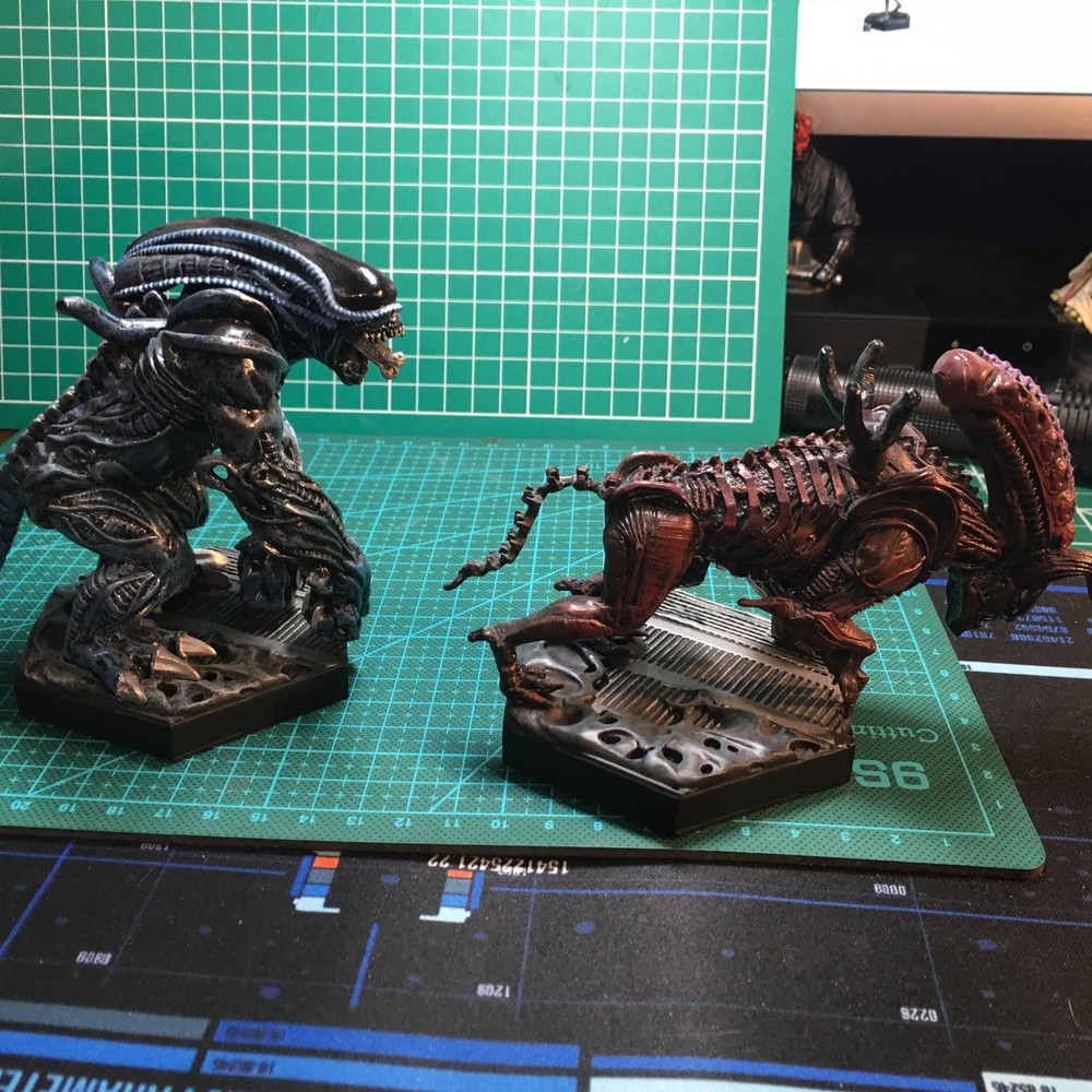 Eaglemoss Aliens "Box Set 4 "Alien vs Predator Video Game Set" opened, displayed