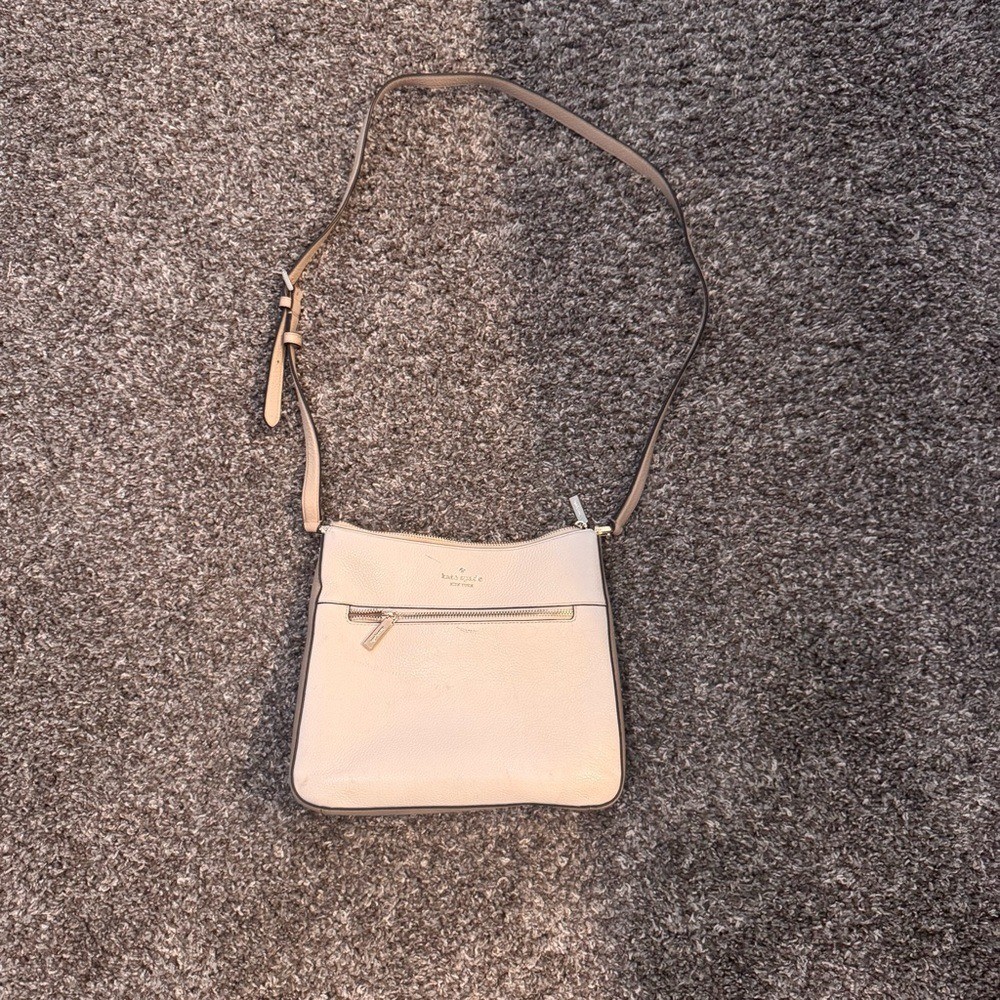 Kate Spade New York Lena Large Swingpack Crossbody in pebbled leather