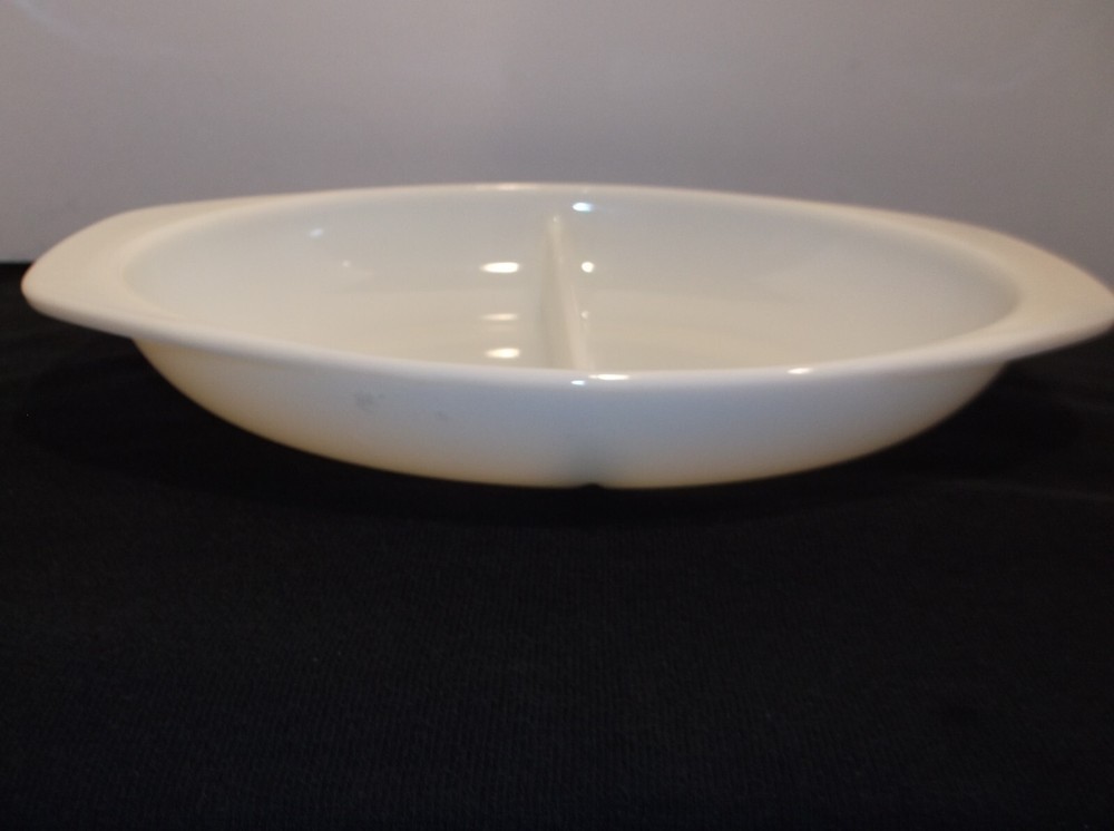 Vintage Pyrex 1-1/2 Quart White Split Casserole Dish Ovenware #1063