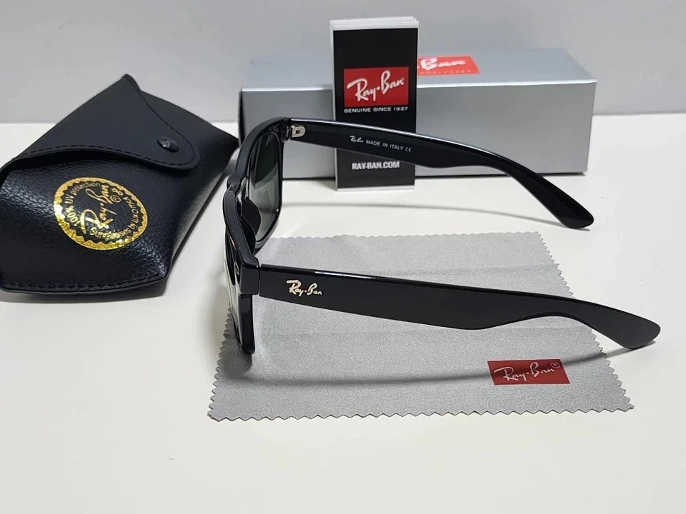Ray-Ban 2140 Sunglasses Black frame with 50mm green lenses Unisex