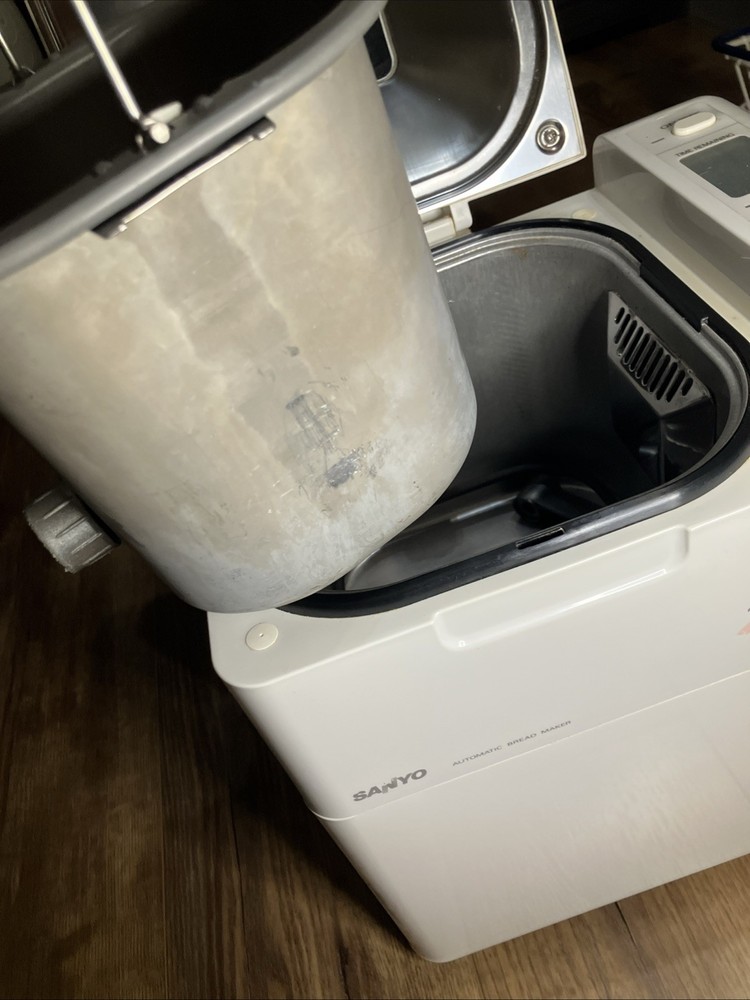 Sanyo SBM10 Automatic Bread Maker Machine Home Bakery