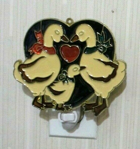 GEESE NIGHTLIGHT WITH BLUE BACKGROUND (GOOSE SUNCATCHER LIGHT)