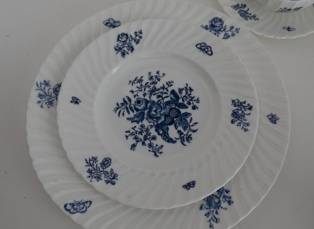 Royal Worcester BLUE SPRAYS Pattern Swirl Rim version 7 Piece Place Setting