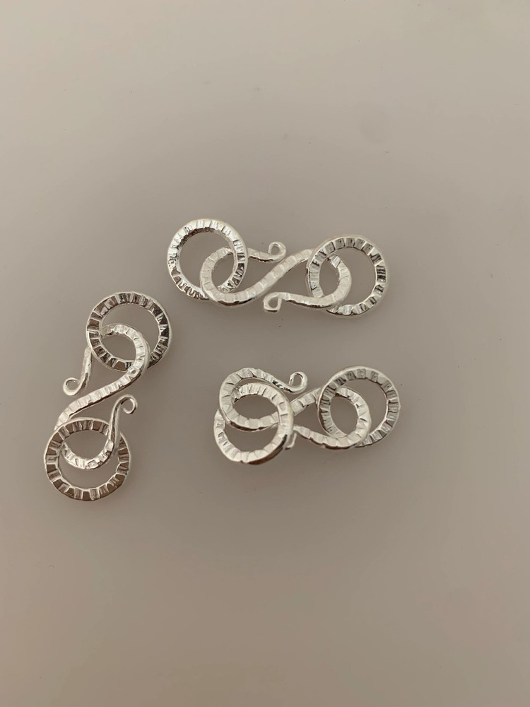 925 Sterling Silver Hammered Patterned S-Hooks (18 × 9 mm) - 2 pcs