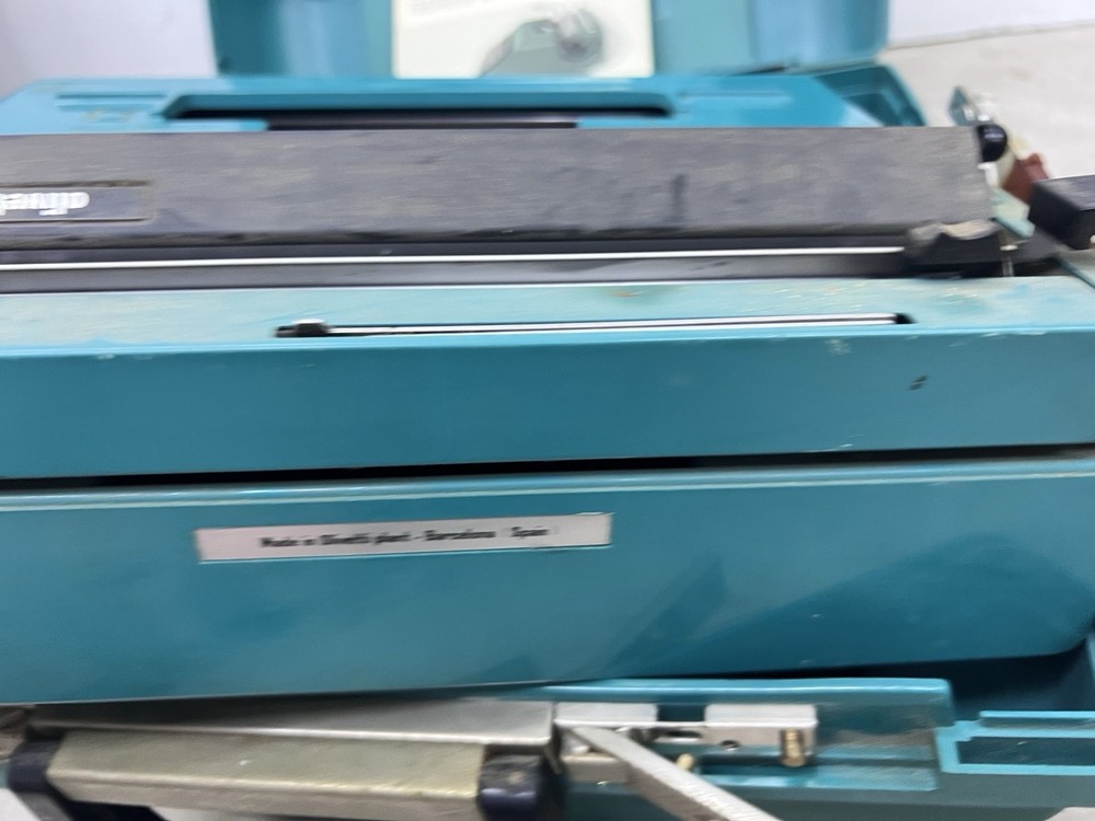 Teal Olivetti Studio 45 Elite Typewriter with Teal Case
