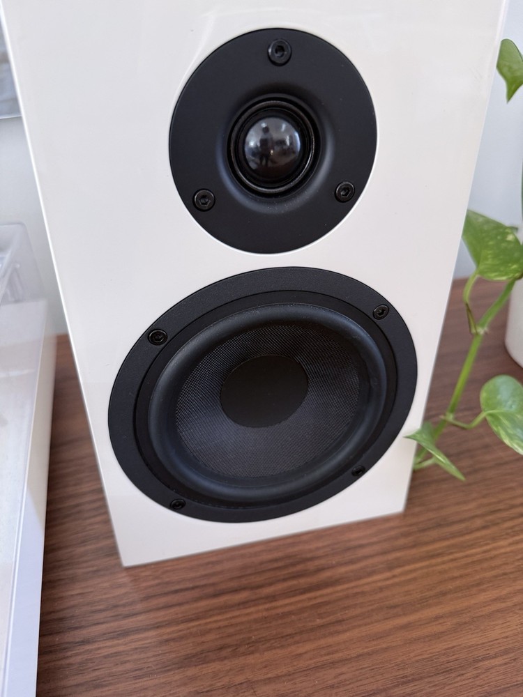 Pro-Ject Juke Box E1 Complete System Turntable Speaker Bluetooth Value $1199
