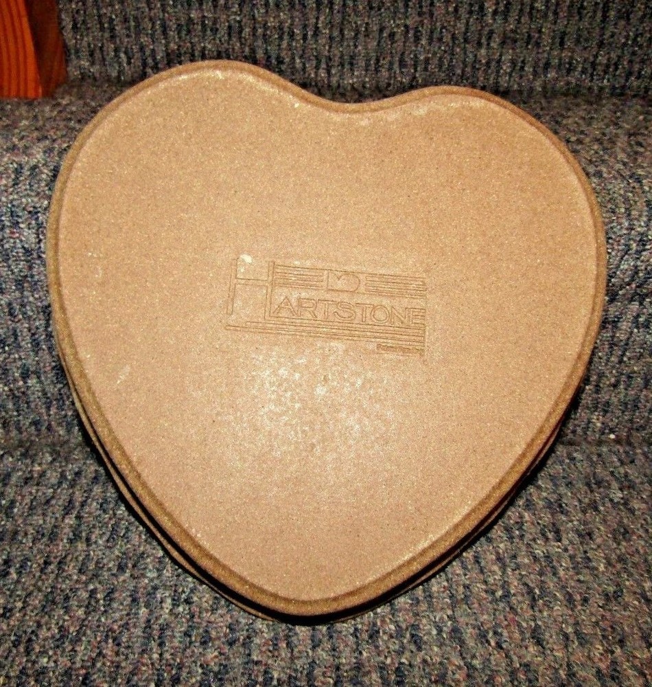 Hartstone pottery large heart shape baking stone dish