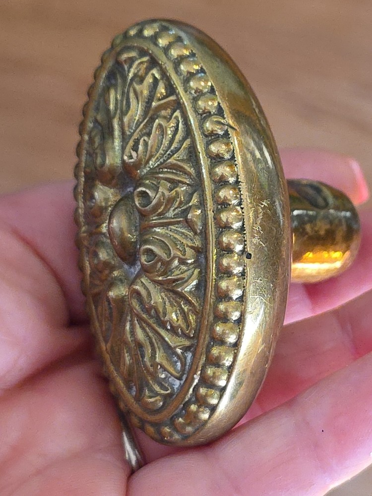 ANTIQUE AUTHENTIC RARE VICTORIAN SOLID BRASS FANCY CAST OVAL BRASS KNOB PULL