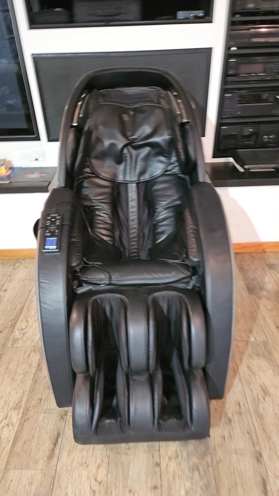 Infinity Genesis massage chair in excellent condition. barely used.