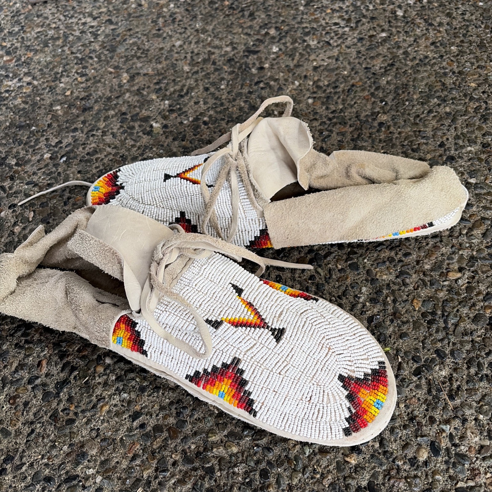 Vtg SIOUX PLAINS FULLY BEADED Native American MOCCASINS Vintage Authentic 13”