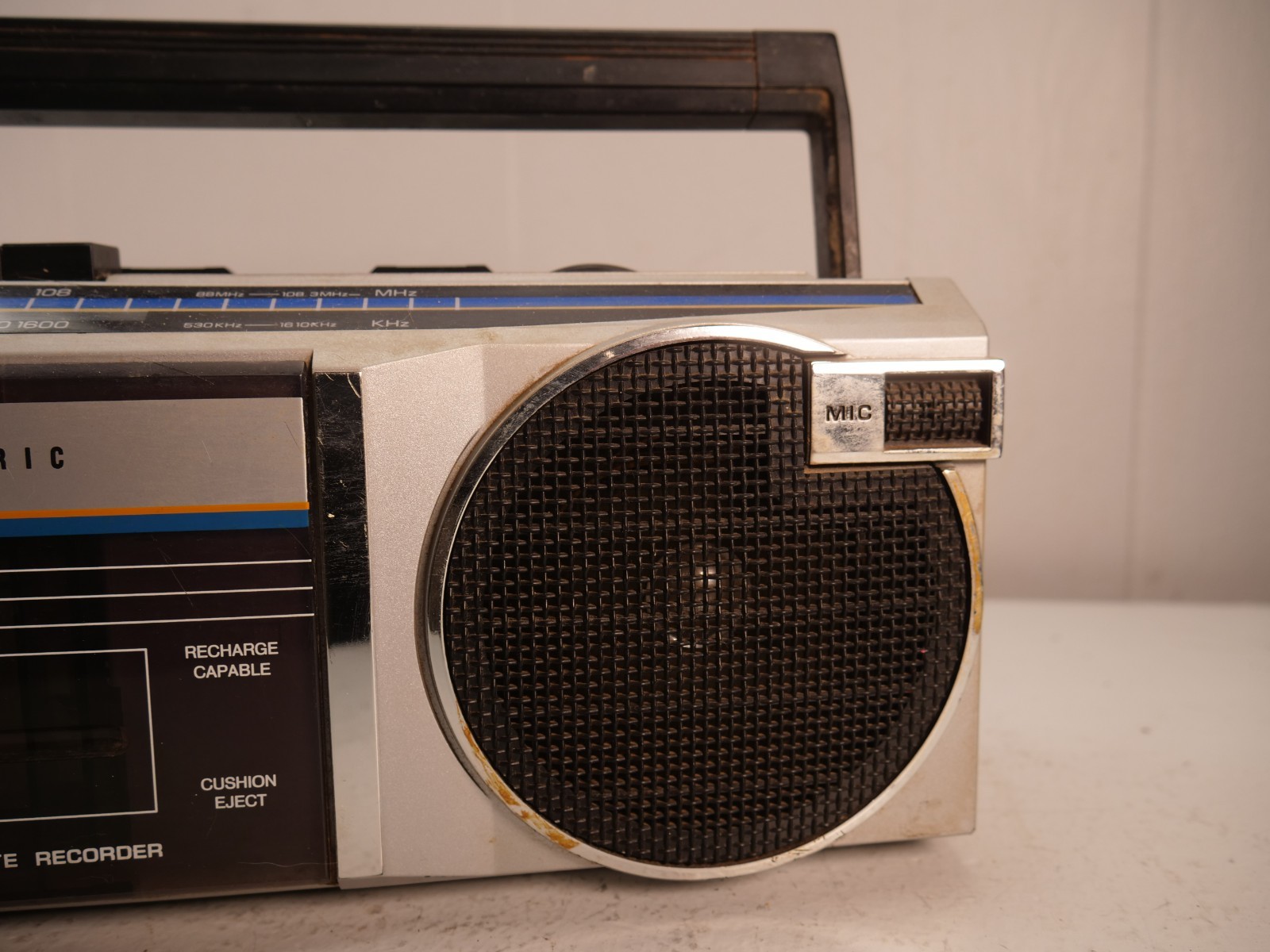 General Electric 3-5623a AM/FM Portable Radio Cassette Player Recorder