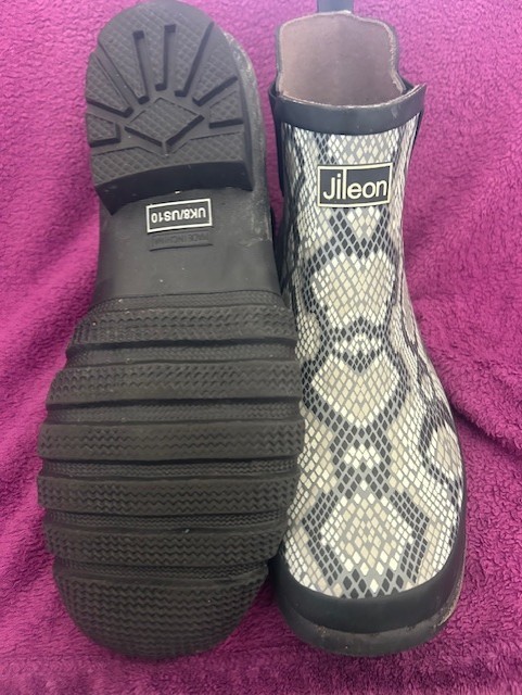 womens rain boots size 10