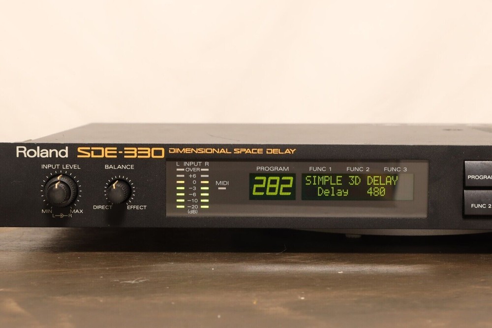 Roland SDE-330 Dimensional Space Delay Digital Delay Effect Processor Rackmount