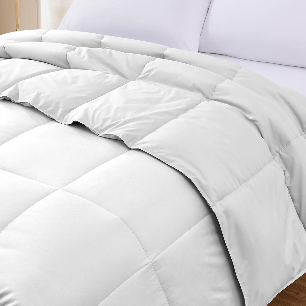 Modern Threads Down Alternative Reversible Comforter White/White Queen