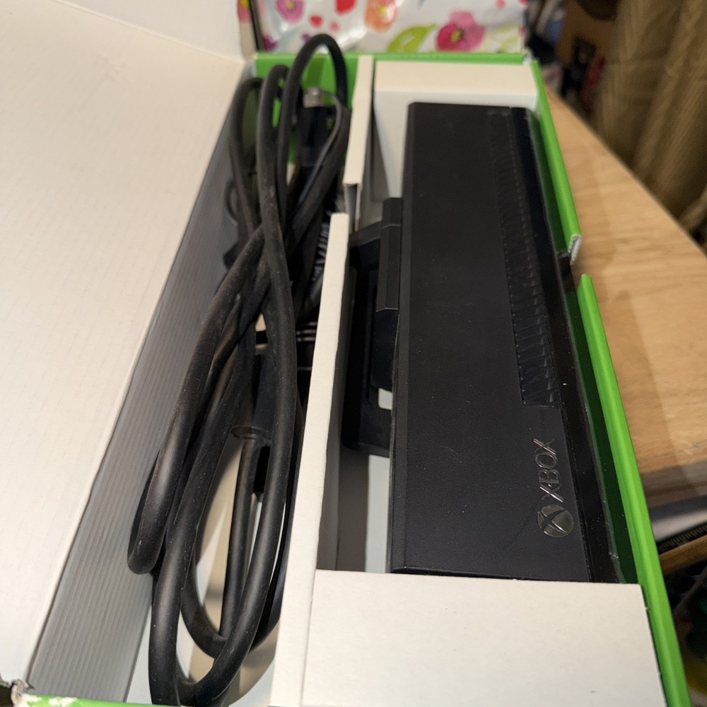 Black Microsoft Xbox One Kinect Sensor Bar With Box Pre-owned. Tested Works!!