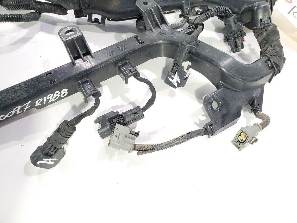 2011 Hyundai Genesis OEM 3.8L Automatic Engine Harness One Broken Wire