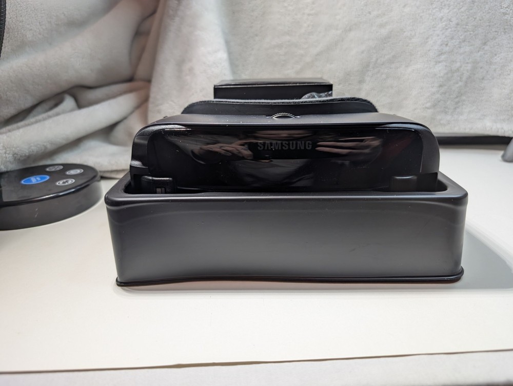 Samsung Gear VR Headset with Remote Controller SM-R324 Oculus Open Box