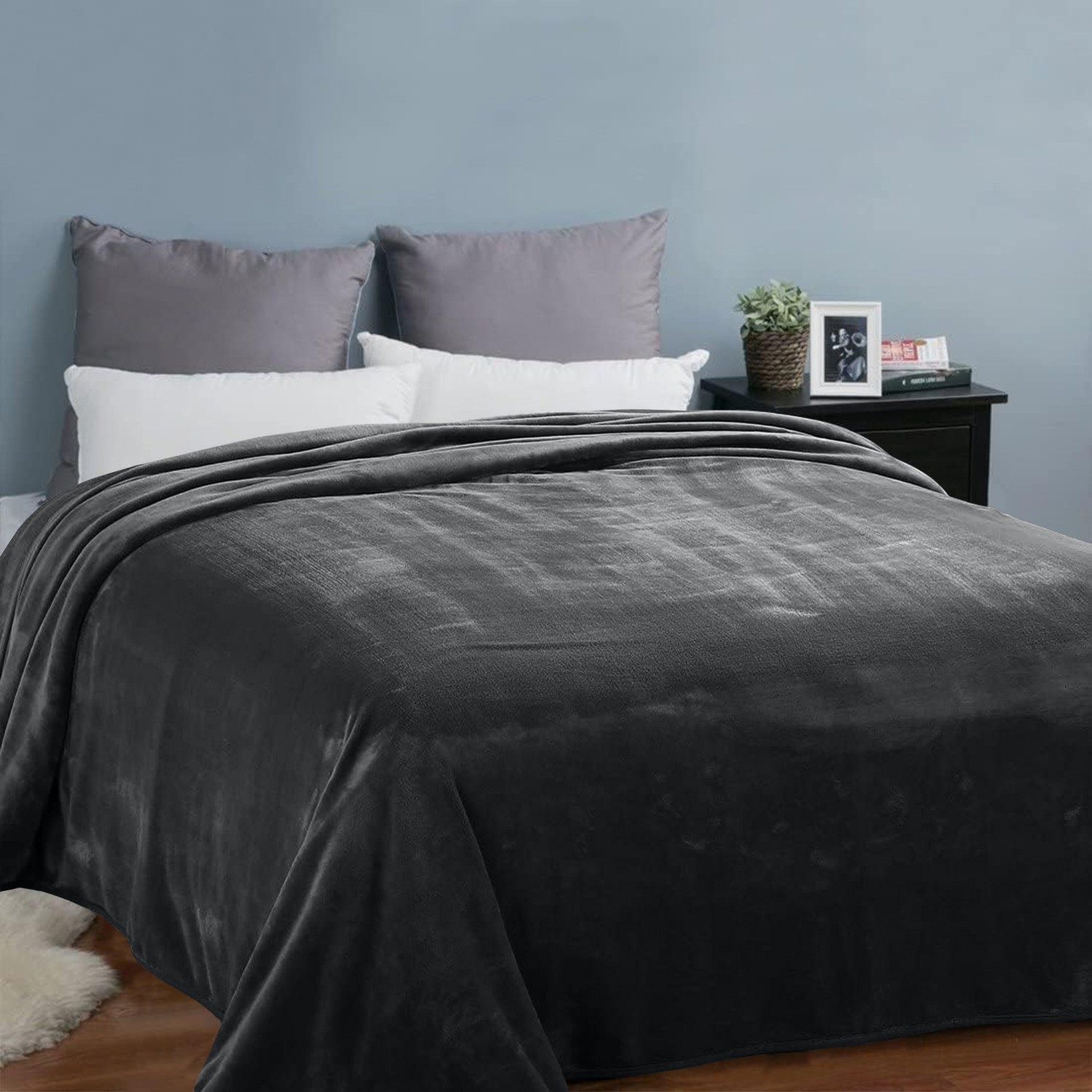 Lightweight Fleece Blanket Throw Queen Soft Bedding Blankets for Sofa Bed Couch