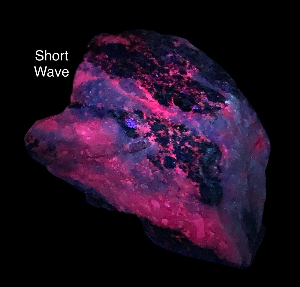 [159] 173GM fluorescent Ruby On Black Matrix Specimen From Badakhshan Afghanis