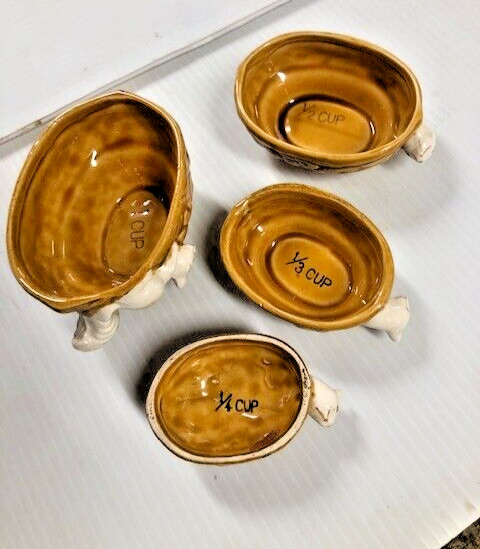 Complete set Vintage Enesco Squirrels with Walnuts Stacking Measuring Cups-B71P
