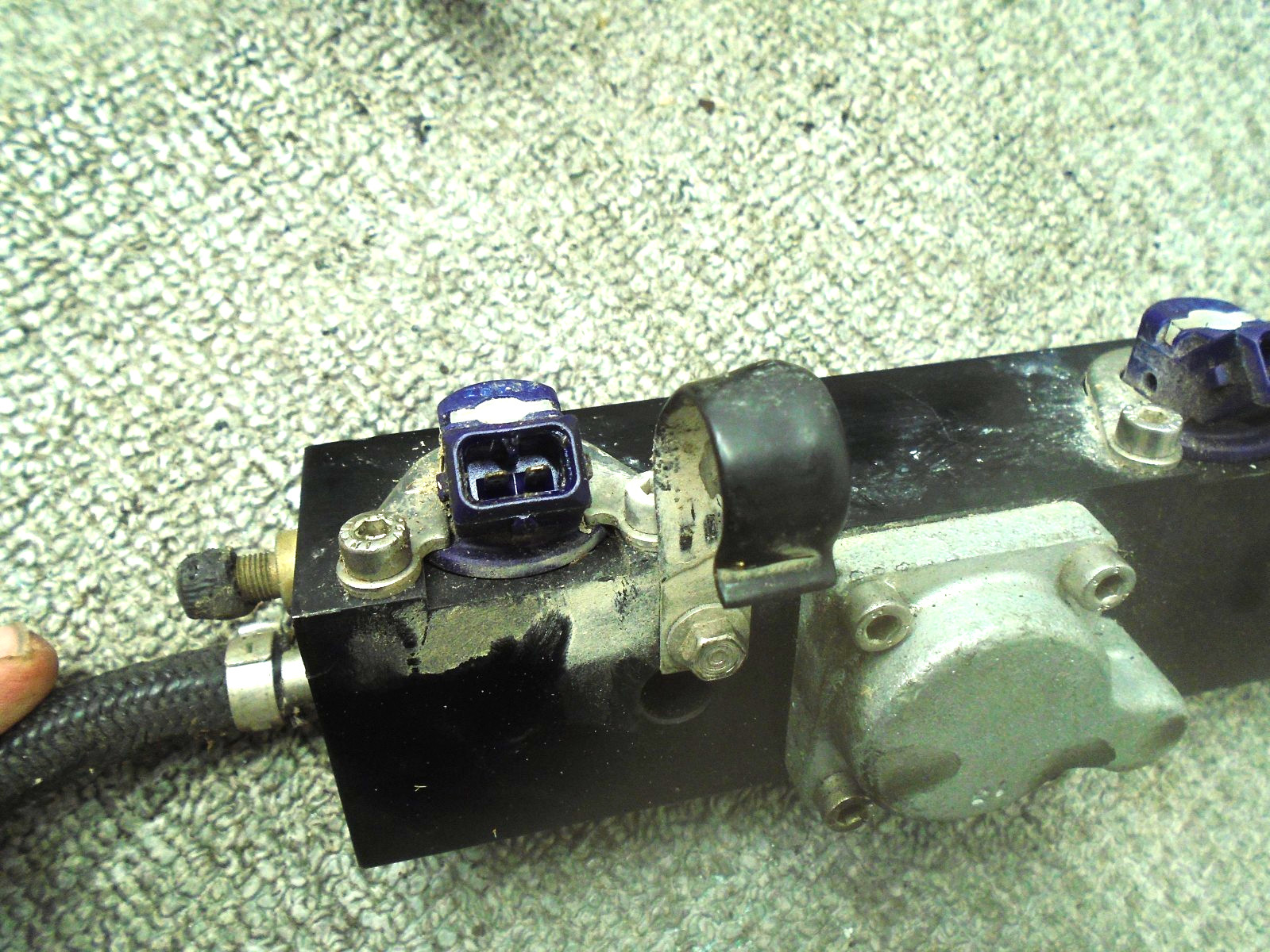 FUEL RAILS W INJECTORS PORT/STARBOARD 852378T5 852379T5 MERCURY OPTIMAX 135 150