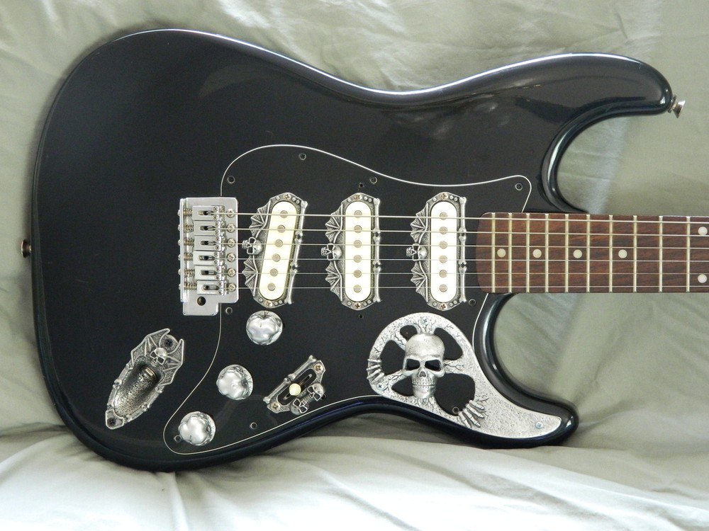 2 SKULL GUITAR KNOBS - HAND MADE SOLID METAL SPEED KNOBS 3 SKULLS PER KNOB