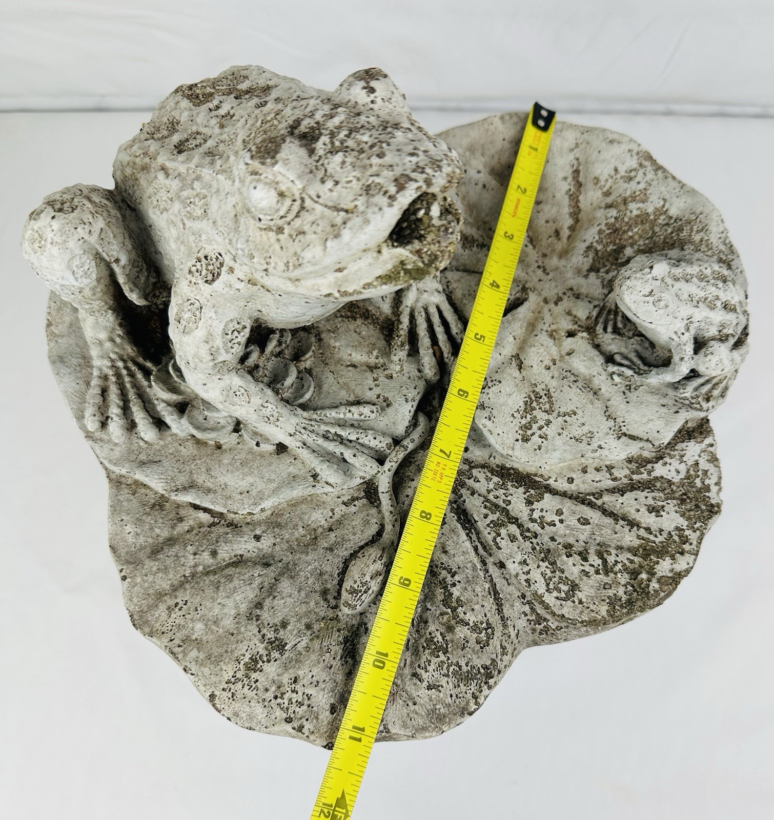 VTG 31lb Concrete Pond Spitter Fountain Accessory Mom & Baby Frogs Lilly Pad 12”