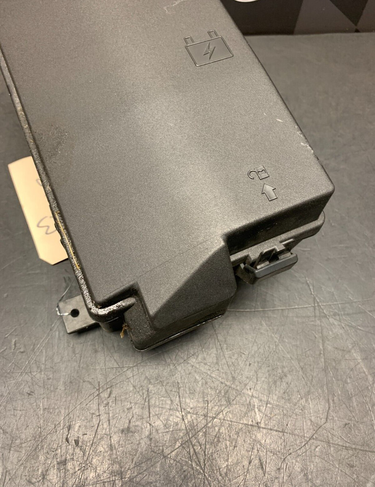 2012 CAMARO SS OEM ENGINE BAY FUSE BOX
