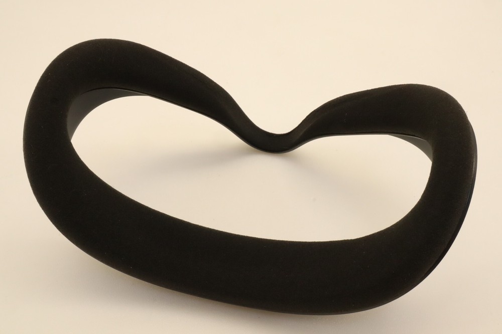 Meta Quest 2 - 128gb - Headset, Controllers, Charging Cable