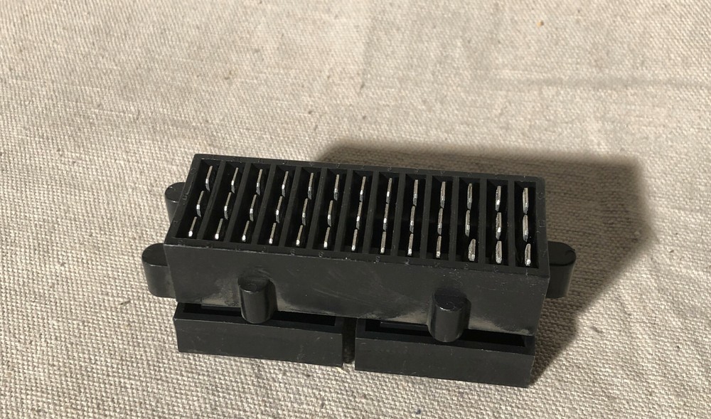 Voltage Selector 110/220 V