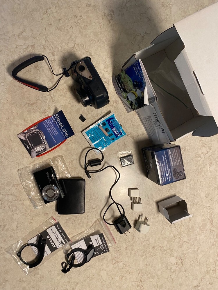 SeaLife DC 1400 Underwater Camera Kit - Includes many Accessories
