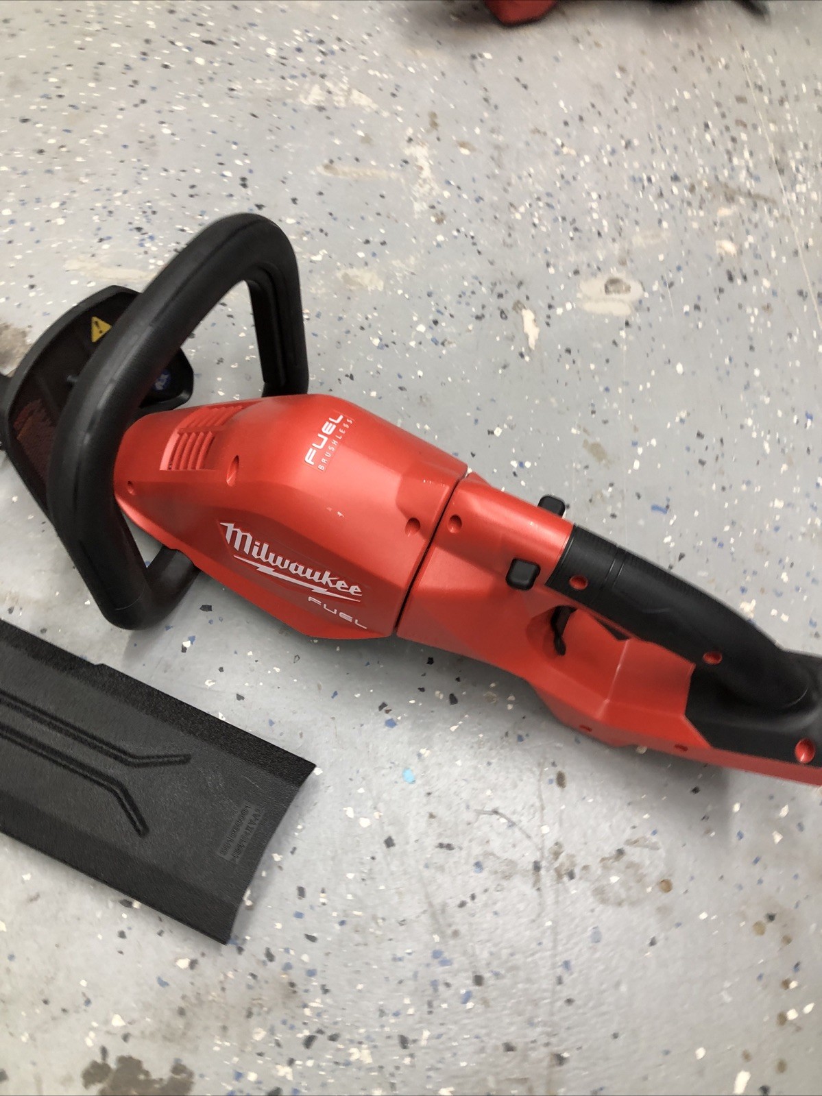 Milwaukee 3033-20 M18 FUEL 18V 24" Cordless Lithium-Ion Hedge Trimmer -Bare Tool