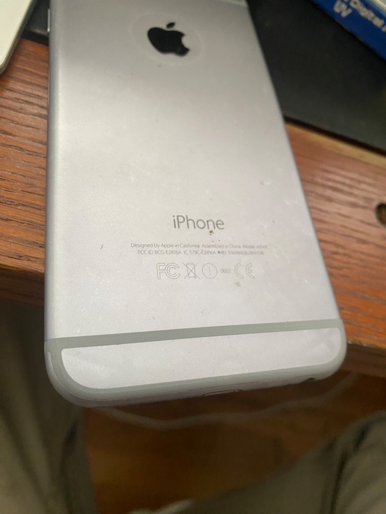 old apple iphones/ipod multiple items bundle