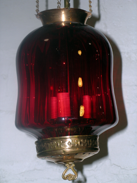 RUBY GLASS HANGING LIGHT