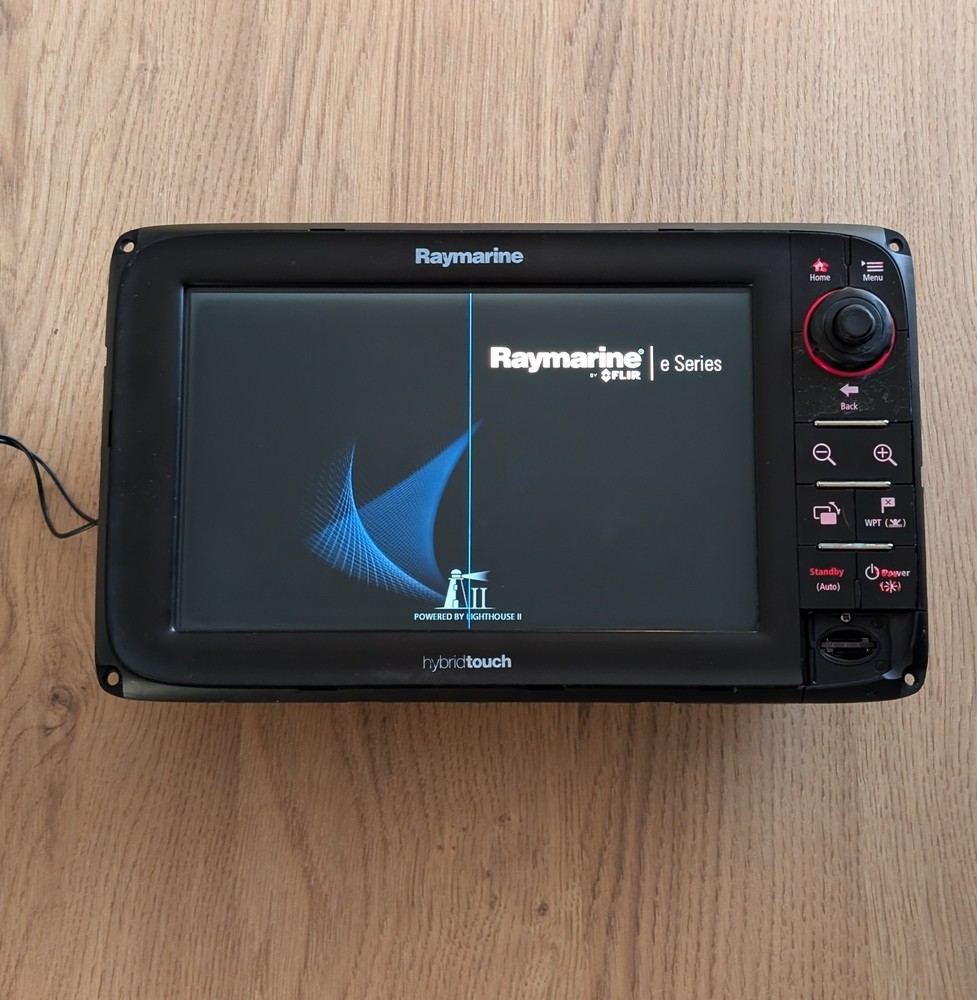 Raymarine e95 Hybrid Touchscreen Multifunction Display model: E70021